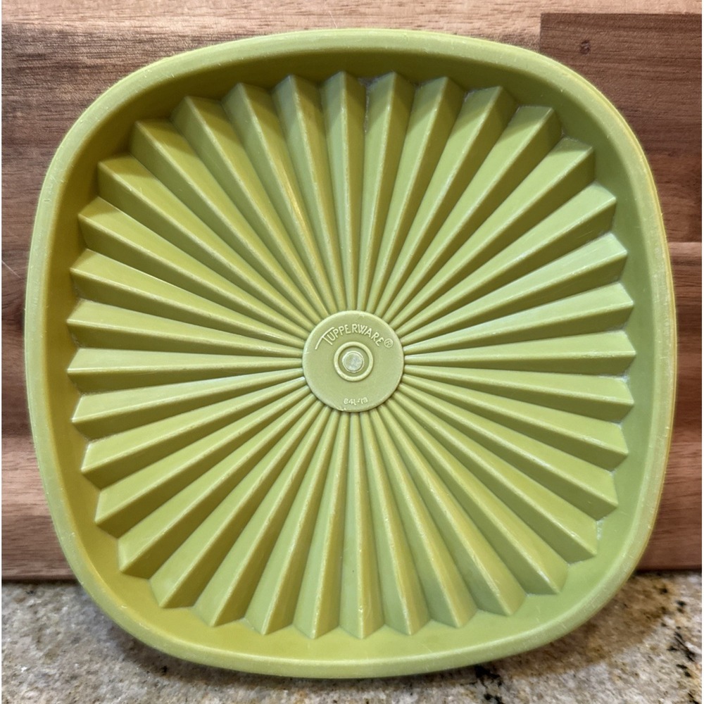 Vintage Tupperware Lid #841 Avocado Green Servalier Top 6.5" Square‎ Sunburst